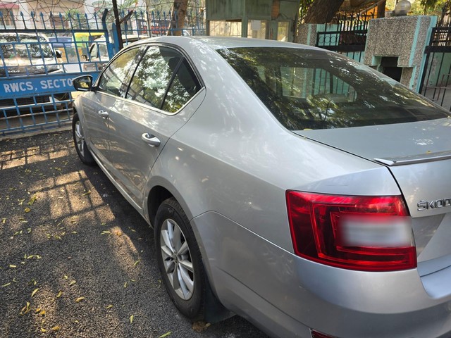 Second-hand 2015 Skoda Octavia Elegance 1.8 TSI AT for sale in Noida-2