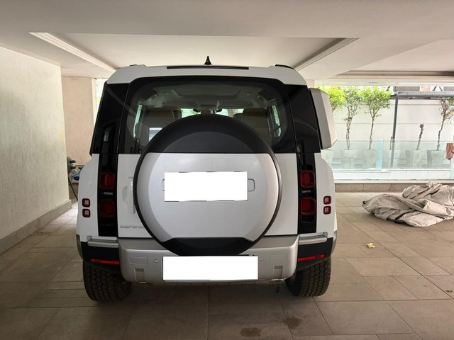 Second-hand 2024 Land Rover Defender 2.0 110 HSE for sale in New Delhi-7