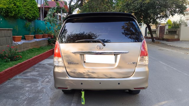 Second-hand 2009 Toyota Innova 2.5 V Diesel 7-seater for sale in Bangalore-3