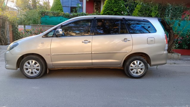 Second-hand 2009 Toyota Innova 2.5 V Diesel 7-seater for sale in Bangalore-4