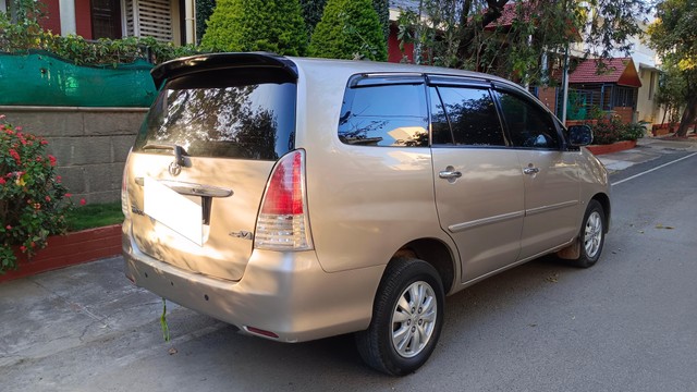 Second-hand 2009 Toyota Innova 2.5 V Diesel 7-seater for sale in Bangalore-2