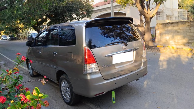 Second-hand 2009 Toyota Innova 2.5 V Diesel 7-seater for sale in Bangalore-8