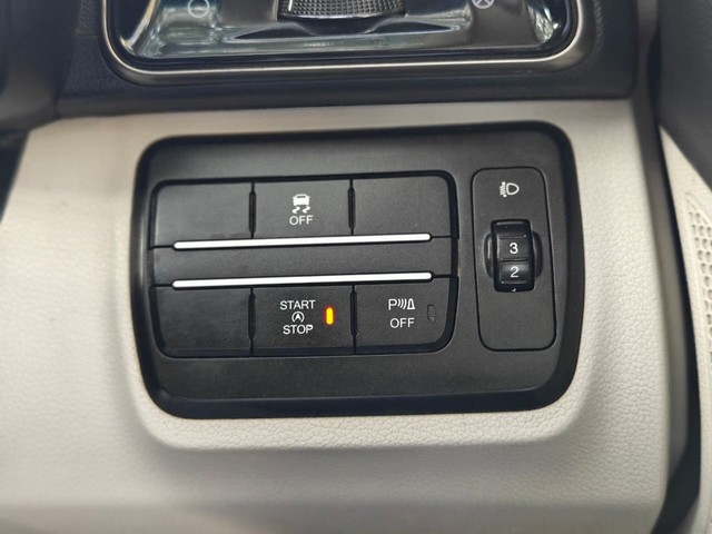 Second-hand 2019 Mahindra XUV300 W8 Option Dual Tone Diesel BSIV for sale in Mumbai-5