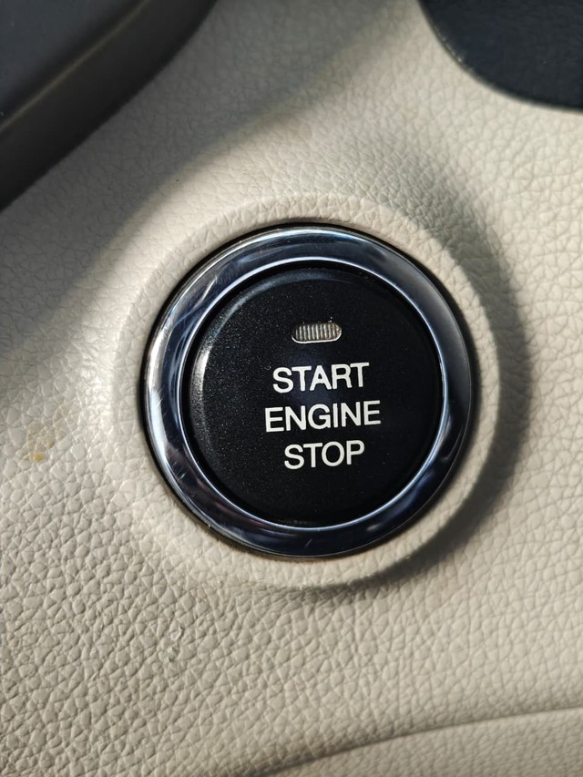 Second-hand 2019 Mahindra XUV300 W8 Option Dual Tone Diesel BSIV for sale in Mumbai-6