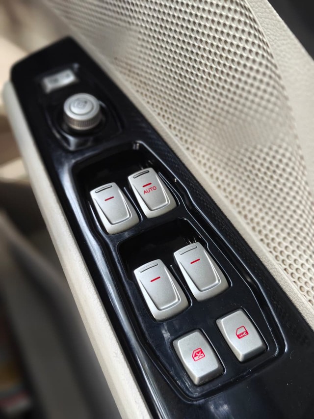 Second-hand 2019 Mahindra XUV300 W8 Option Dual Tone Diesel BSIV for sale in Mumbai-13