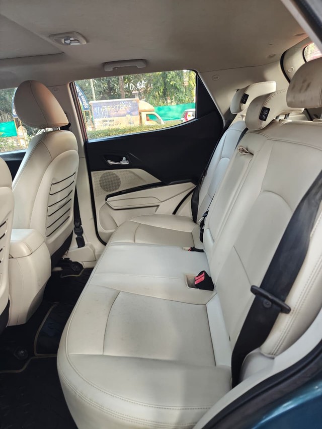 Second-hand 2019 Mahindra XUV300 W8 Option Dual Tone Diesel BSIV for sale in Mumbai-7