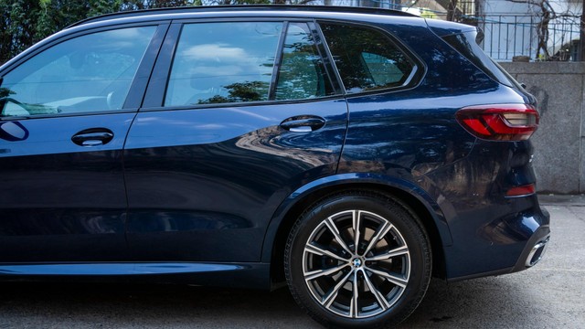 Second-hand 2023 BMW X5 xDrive40i M Sport for sale in New Delhi-7