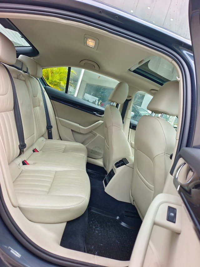 Second-hand 2018 Skoda Octavia 1.8 TSI AT L K for sale in Bangalore-9