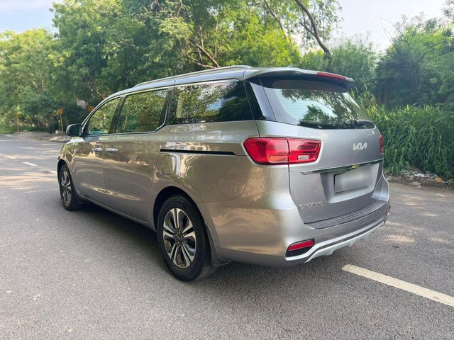 Second-hand 2022 Kia Carnival Prestige for sale in New Delhi-2