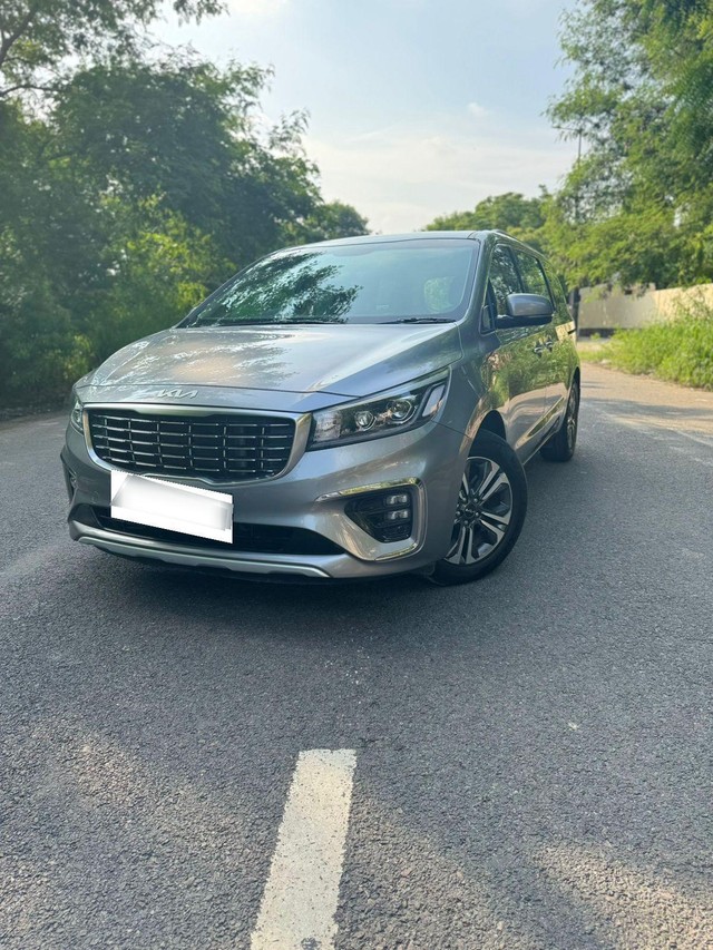 Second-hand 2022 Kia Carnival Prestige for sale in New Delhi-3