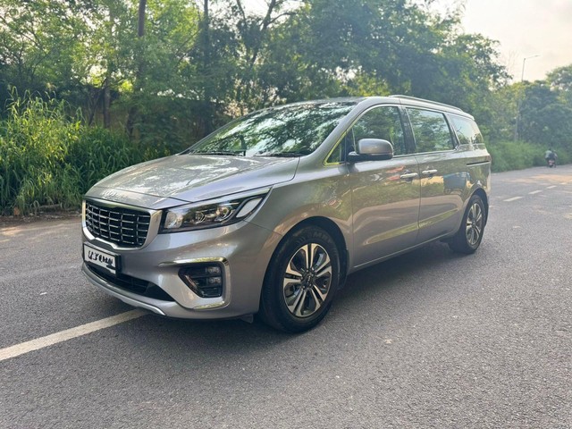 Second-hand 2022 Kia Carnival Prestige for sale in New Delhi-7
