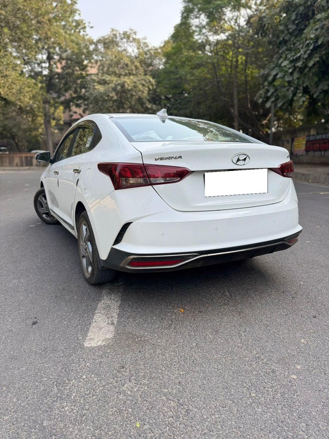 Second-hand 2022 Hyundai Verna SX IVT for sale in New Delhi-8
