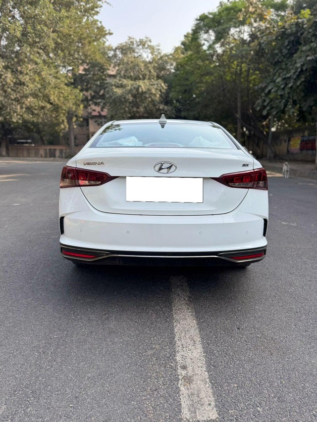 Second-hand 2022 Hyundai Verna SX IVT for sale in New Delhi-1