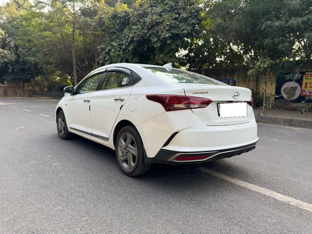 Second-hand 2022 Hyundai Verna SX IVT for sale in New Delhi-7