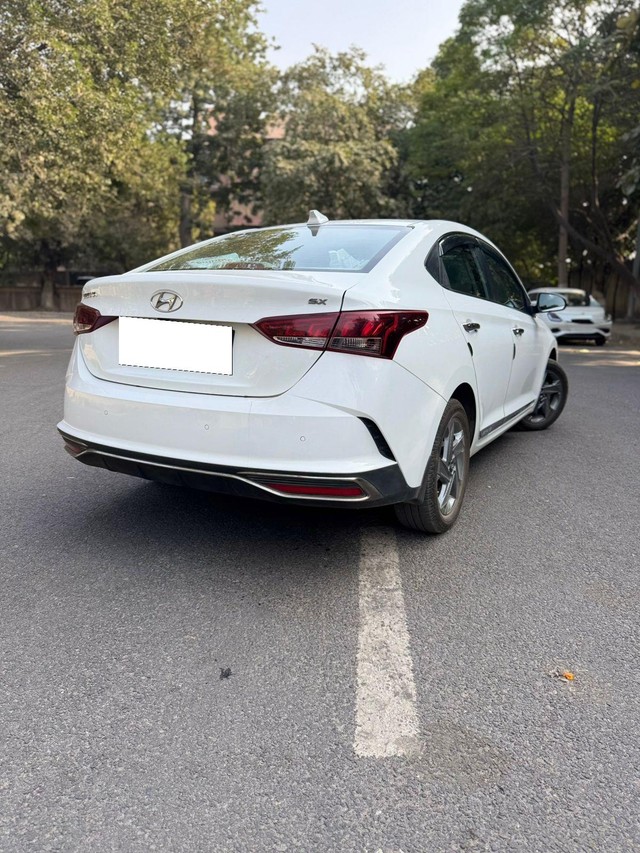 Second-hand 2022 Hyundai Verna SX IVT for sale in New Delhi-9
