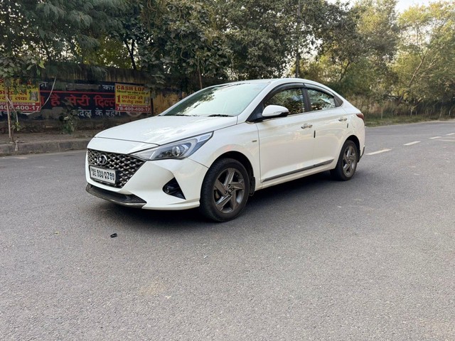 Second-hand 2022 Hyundai Verna SX IVT for sale in New Delhi-5
