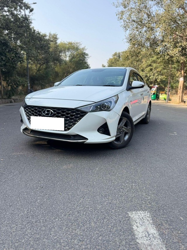 Second-hand 2022 Hyundai Verna SX IVT for sale in New Delhi-2