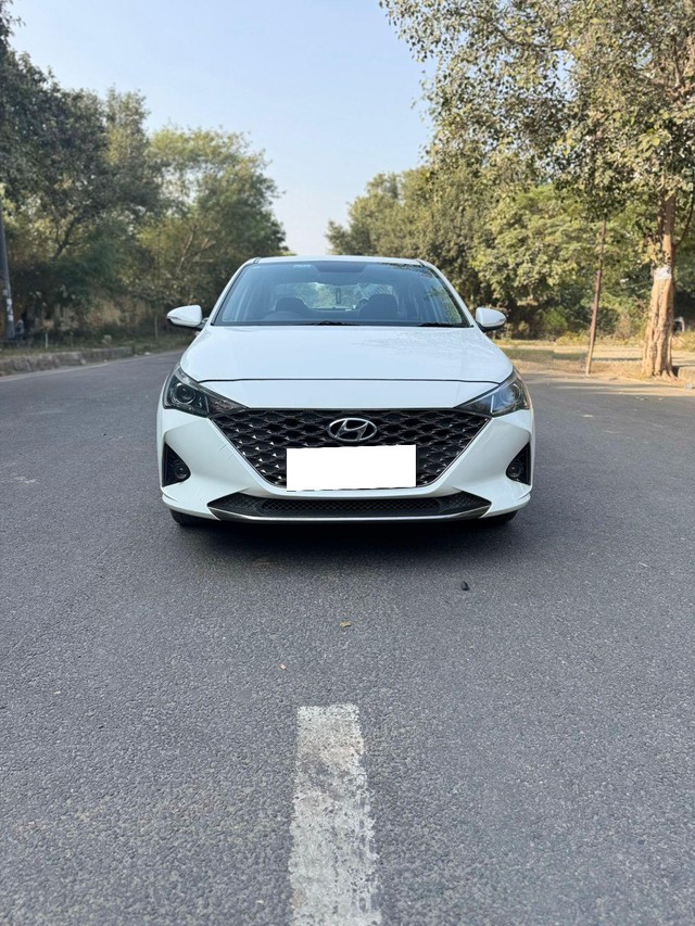 Second-hand 2022 Hyundai Verna SX IVT for sale in New Delhi-3