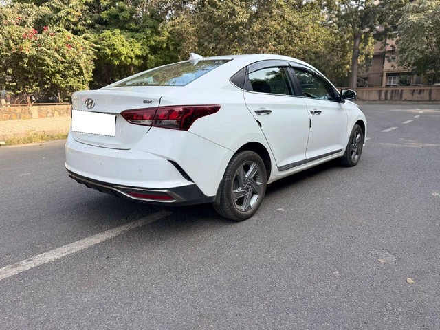 Second-hand 2022 Hyundai Verna SX IVT for sale in New Delhi-6