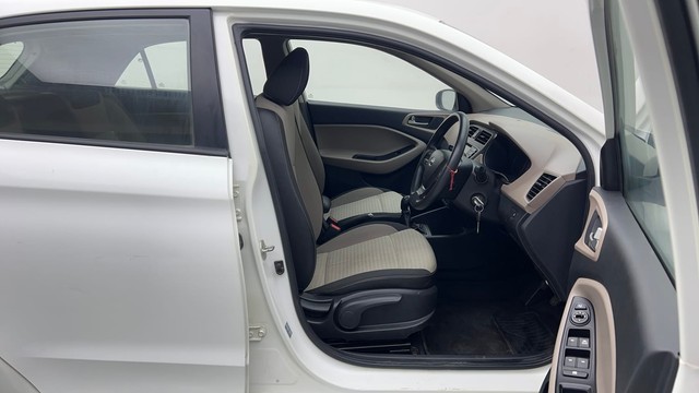 Second-hand 2018 Hyundai i20 Sportz 1.2 for sale in Ghaziabad-15