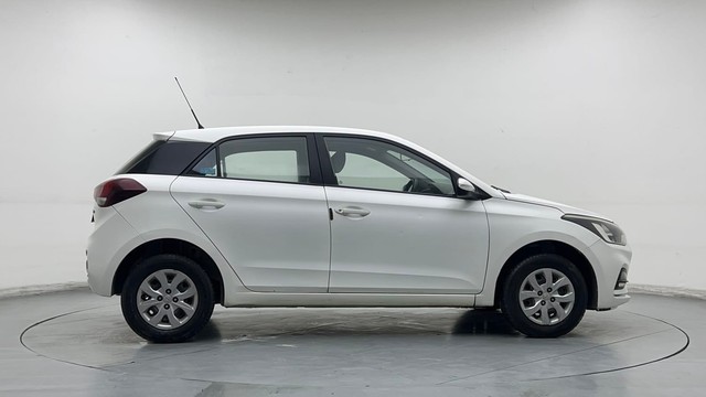 Second-hand 2018 Hyundai i20 Sportz 1.2 for sale in Ghaziabad-2