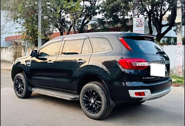 Second-hand 2019 Ford Endeavour Titanium 4X2 for sale in Lucknow-3