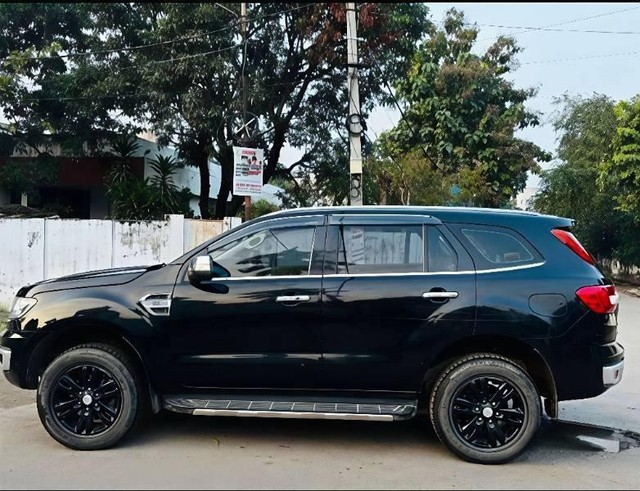 Second-hand 2019 Ford Endeavour Titanium 4X2 for sale in Lucknow-4