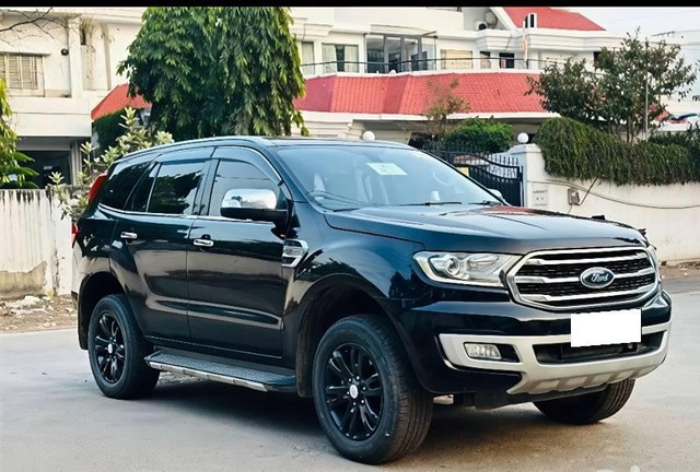 Second-hand 2019 Ford Endeavour Titanium 4X2 for sale in Lucknow-5