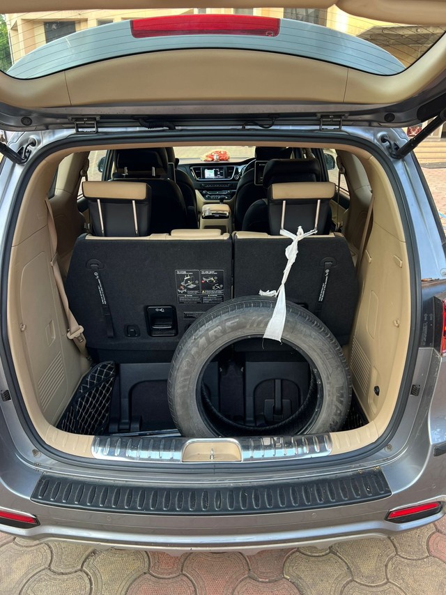 Second-hand 2020 Kia Carnival Limousine for sale in Mumbai-6
