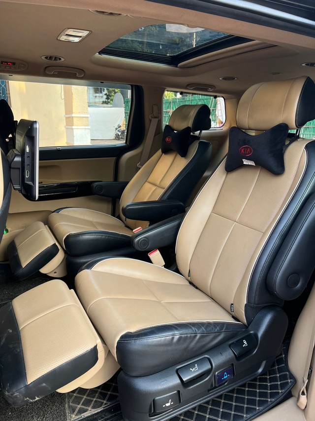 Second-hand 2020 Kia Carnival Limousine for sale in Mumbai-9
