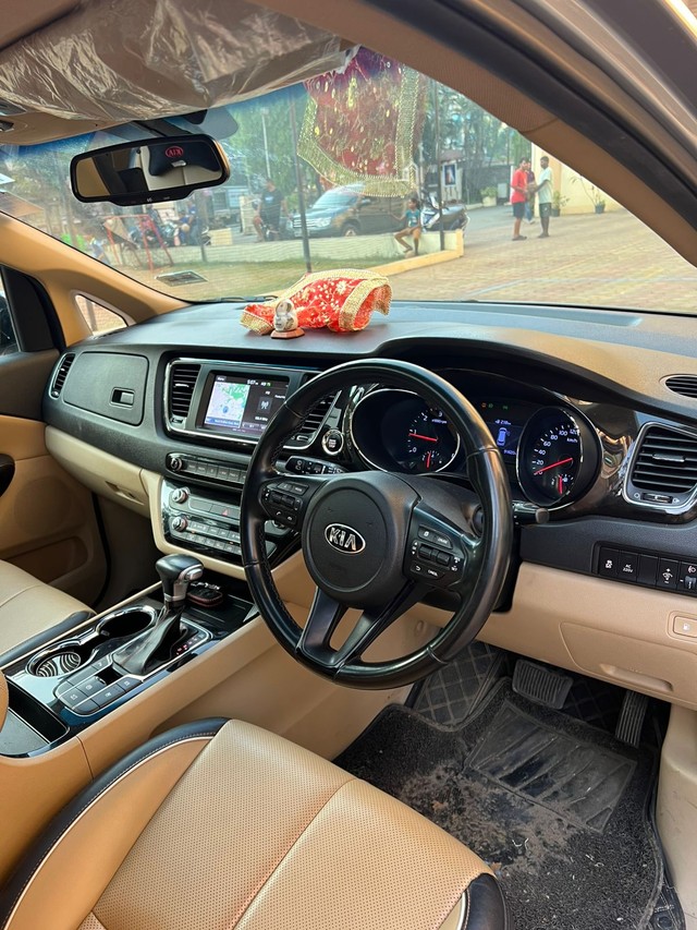 Second-hand 2020 Kia Carnival Limousine for sale in Mumbai-12