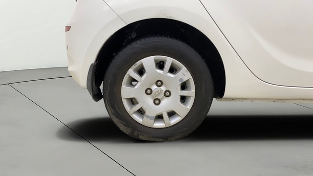 Second-hand 2013 Hyundai i20 Magna for sale in Thane-24