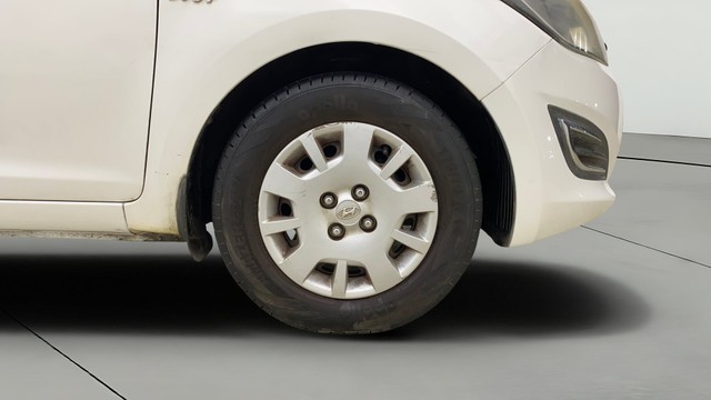 Second-hand 2013 Hyundai i20 Magna for sale in Thane-23