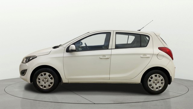 Second-hand 2013 Hyundai i20 Magna for sale in Thane-5