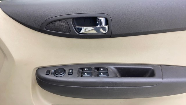 Second-hand 2013 Hyundai i20 Magna for sale in Thane-17