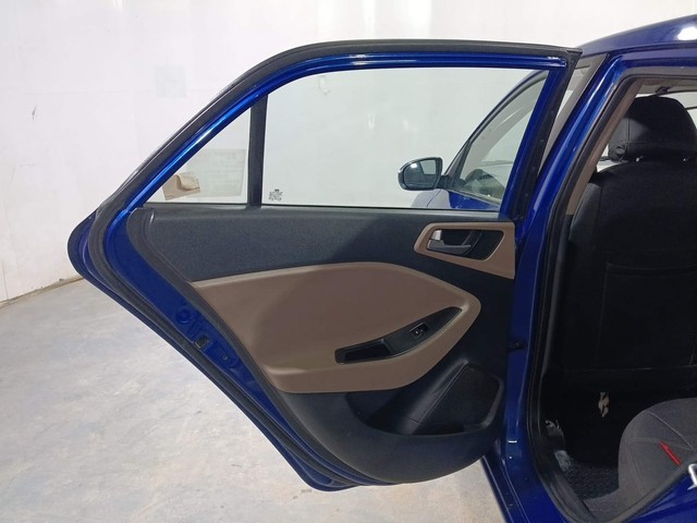 Second-hand 2016 Hyundai i20 1.2 Asta for sale in Kochi-35