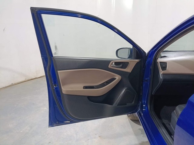 Second-hand 2016 Hyundai i20 1.2 Asta for sale in Kochi-38