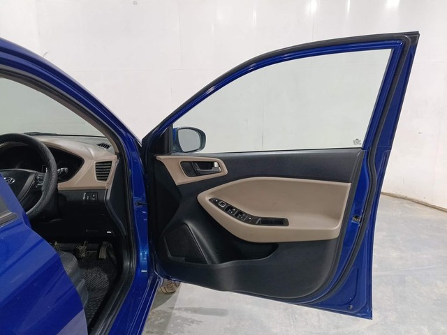 Second-hand 2016 Hyundai i20 1.2 Asta for sale in Kochi-16