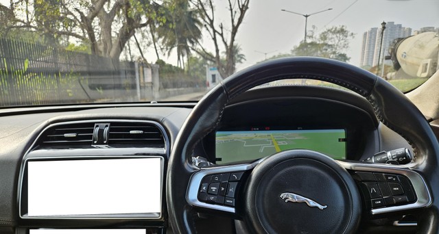 Second-hand 2019 Jaguar F-Pace Prestige 2.0 AWD for sale in Mumbai-9