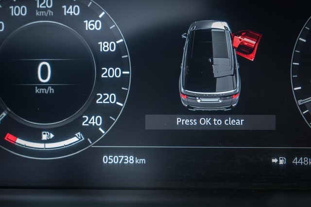 Second-hand 2021 Land Rover Range Rover Sport 2.0 Petrol SE for sale in Mumbai-11