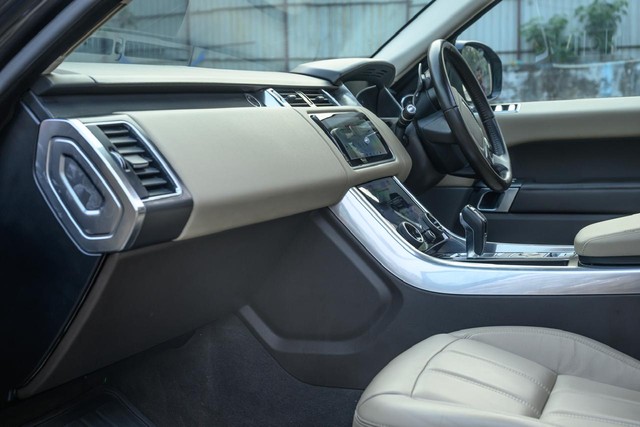 Second-hand 2021 Land Rover Range Rover Sport 2.0 Petrol SE for sale in Mumbai-6