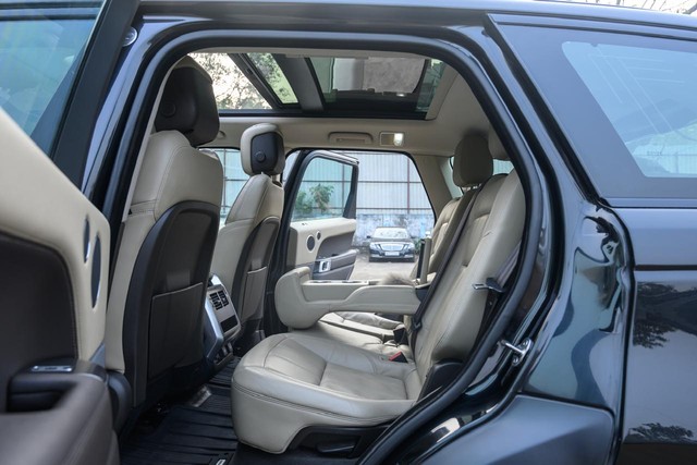 Second-hand 2021 Land Rover Range Rover Sport 2.0 Petrol SE for sale in Mumbai-14