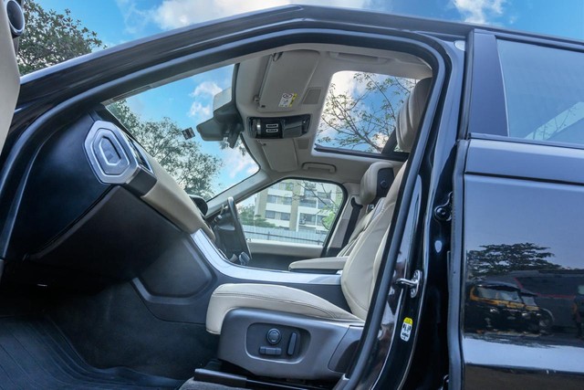 Second-hand 2021 Land Rover Range Rover Sport 2.0 Petrol SE for sale in Mumbai-20