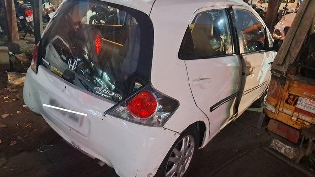 Second-hand 2012 Honda Brio V MT for sale in Jabalpur-4