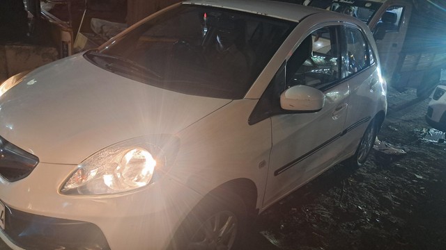 Second-hand 2012 Honda Brio V MT for sale in Jabalpur-3