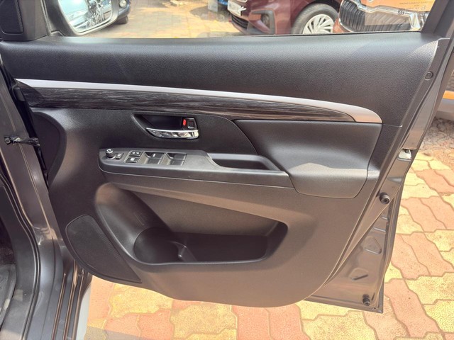 Second-hand 2022 Maruti XL6 Zeta CNG BSVI for sale in Thane-15