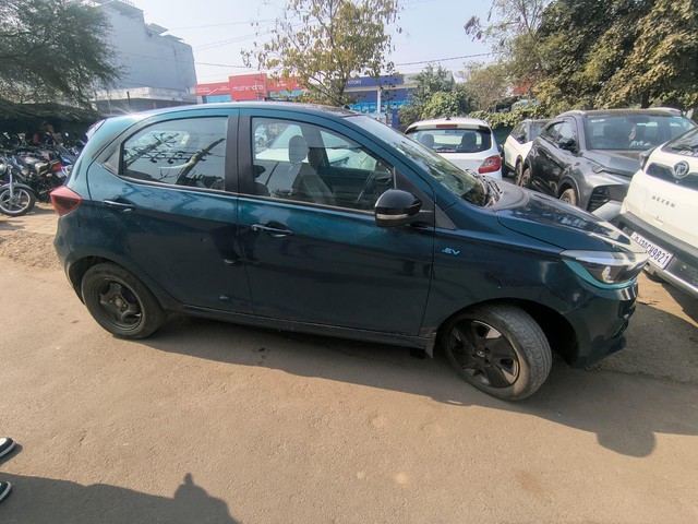 Second-hand 2022 Tata Tiago EV XZ Plus Tech LUX LR for sale in Kota-3