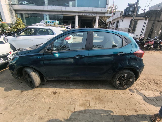 Second-hand 2022 Tata Tiago EV XZ Plus Tech LUX LR for sale in Kota-2