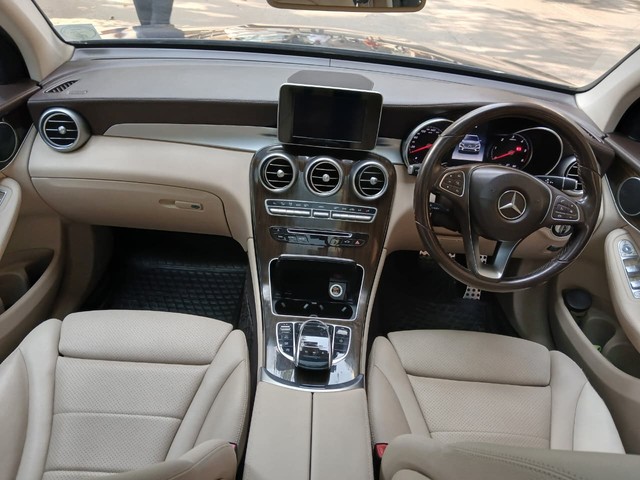 Second-hand 2017 Mercedes-Benz GLC 220d 4MATIC Style for sale in Mumbai-6
