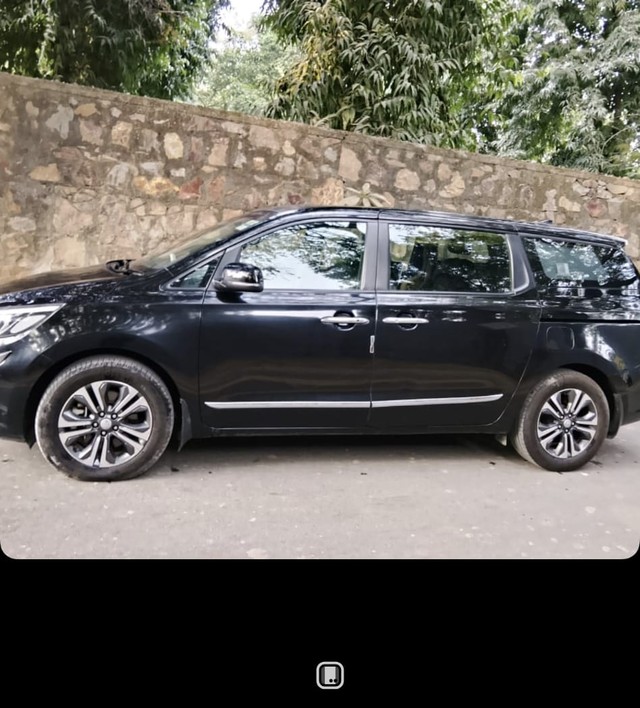 Second-hand 2020 Kia Carnival Premium for sale in New Delhi-1